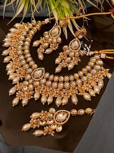Ensemble collier choker élégant en argent afghan style Polki Diamond à deux couches avec boucles d'oreilles assorties en forme de fleur - Product Image 4