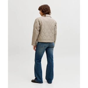 Chaqueta de Invierno Acolchada para Mujer con Logotipo Personalizado, Chaqueta de Trabajo Acolchada Ligera, Chaqueta de Moda Urbana Cálida y de Gran Venta, OEM - Product Image 6