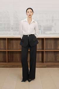 Pantalon pour femme en sergé (mélange de polyester (polyester + élasthanne) peigné) avec empiècement frontal RIBBON KISS, fente latérale et boutons ornés KQ78 - Product Image 2