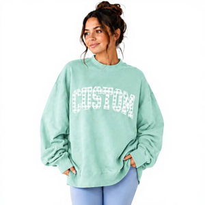 Sweat-shirt oversize à col montant pour femme en polaire avec appliqué, motif graphique en patchwork de feutre personnalisé, confortable, style contemporain - Product Image 1