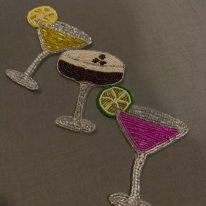 Camiseta de Algodón con Bordado de Mariposas y Flores, con Lentejuelas y Pedrería, Diseño de Boutique de Moda, Estilo Vacacional, en Oferta - Product Image 1