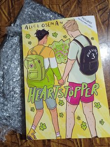 <span class=keywords><strong>Heartstopper</strong></span> Volumen Tres de Alice Oseman, libro de bolsillo, éxito de ventas para adultos - Product Image 1