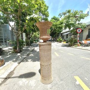 Precio directo de fábrica, venta al por mayor, urna de ratán Natural, pedestal de mimbre para interiores, jarrón de ratán para decoración del hogar, tejido a mano desde Vietnam - Product Image 1