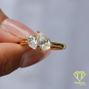 Bague de luxe exclusive à double pierre en diamant de laboratoire taille poire, ton or, élégante et minimaliste, bijoux de mariée pour femme - Product Image 4