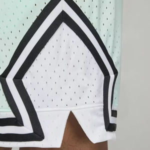 Shorts de basket-ball respirants pour hommes avec bande latérale et cordon de serrage, design sportif vert menthe - Product Image 4