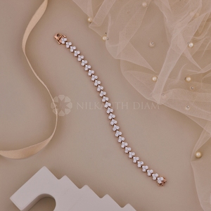 Bracelets joncs en or rose avec diamants taille ronde et forme cœur, design premium, en or massif 10K, 14K, 18K, provenant d'un fournisseur indien. - Product Image 2