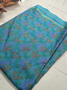 Lot en gros GpEnterprises – Robe vintage en soie artisanalement recyclée pour la confection de saris indiens, kimonos et peignoirs pour femmes - Product Image 3