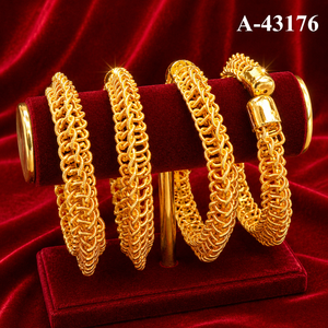 กำไลข้อมือทรงเรขาคณิตทันสมัยจาก Classic MOLL JEWELLERS ชุบทอง 24K ผลิตจากโลหะผสมสังกะสี สำหรับผู้หญิง เหมาะสำหรับงานแต่งงาน ได้รับการรับรองจากผู้ที่ไม่ใช่ฝ่ายใด - Product Image 1