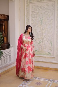 Robe Anarkali de qualité supérieure à imprimé floral numérique avec dupatta, ensemble complet pour mariage estival, en soie pure infroissable - Product Image 4