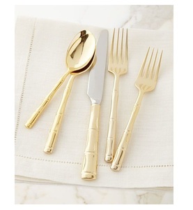 Juego de cubiertos de metal estilo bambú con acabado dorado espejo, cucharas, cuchillos y tenedores de latón, para uso en bodas. - Product Image 1