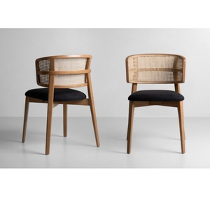 Silla de café de estilo moderno de mediados de siglo con respaldo de ratán natural y estructura de madera maciza - Product Image 1