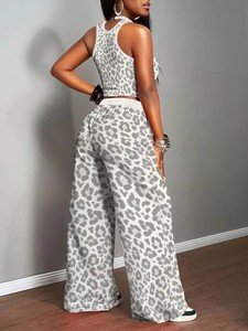 Ensemble deux pièces pour femme : Haut court à col montant imprimé animal et pantalon large taille haute à cordon de serrage - Product Image 4