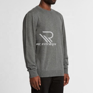 Ensemble de survêtement pour femme personnalisé en deux pièces, sweat-shirt à capuche et short avec short de jogging - Product Image 4