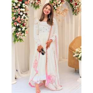 Vestido de Diseño Hecho a Mano con Estampado Floral, Corte en A, Cintura Imperio y Dupatta de Chifón para Fiestas - Product Image 1