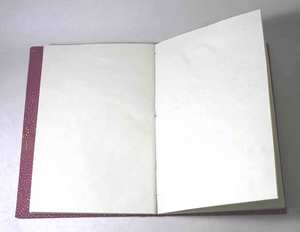 Cuaderno de papel de algodón reciclado hecho a mano, tamaño A5, color rosa, para estudiantes y como diario de papelería. - Product Image 3
