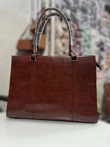 Bolso de mano de cuero PU con logotipo personalizado de alta calidad de primera calidad bordado con cremallera Color personalizable verano playa diseño de moda mujeres - Product Image 2