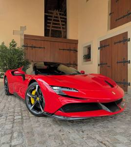 Auto Deportivo USADO AUTÉNTICO Rojo SF90 Stradale AWD con Volante a la Izquierda, Asientos de Cuero, Cámara Trasera, Listo para Conducir - Product Image 1