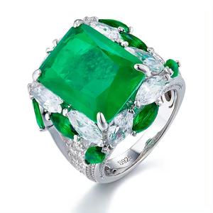 Anillo Clásico de Racimo Verde Esmeralda Plateado con Zirconia Grande Chapada en Oro, Joyería de Lujo para Mujeres y Hombres - Product Image 1