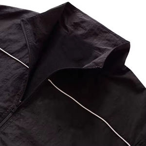 Ensemble de survêtements streetwear à capuche imprimés personnalisés de haute qualité pour hommes, coupe-vent imperméable et léger, vente en gros - Product Image 3