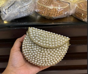 กระเป๋าคลัทช์งานแฮนด์เมดชุบทองประดับด้วย Kundan แบบดั้งเดิม กระเป๋าถือสำหรับงานกลางคืนสำหรับผู้หญิง เหมาะสำหรับงานแต่งงาน งานปาร์ตี้ และงานเฉลิมฉลองต่างๆ - Product Image 2