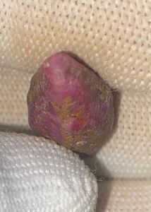 หินหยาบทับทิมธรรมชาติ26กะรัตจาก Kenya femos John ซาอูลเหมือง - Product Image 2