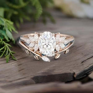 Ensemble de bagues de fiançailles en moissanite taille ovale, style vintage, en argent sterling 925 plaqué or 14 carats, avec grappe de pierres, style Art Déco, pour mariée - Product Image 1