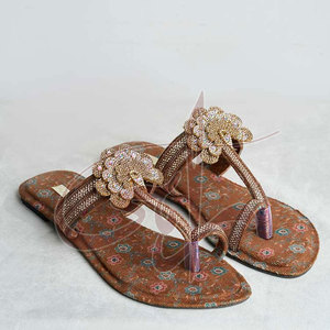 Chaussures tendance pour femmes, imprimées et personnalisables, fabriquées à la main, style Kolhapuri, avec semelle intermédiaire antidérapante - Product Image 2