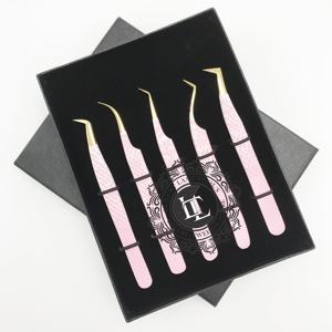 แหนบต่อขนตาปลอมทำจากสแตนเลสเคลือบผงสีชมพูกล่องใส่การ์ดสีดำ - Product Image 1