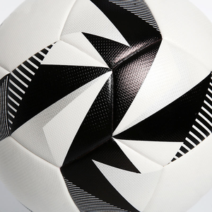 Balón de Fútbol CORE FIELD Blanco y Negro con Diseño de Estrellas, Ligero, Duradero y Ecológico para Uso en Interiores/Exteriores - Product Image 2