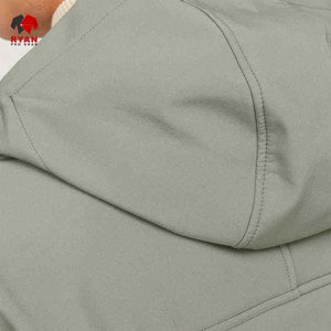 แจ็คเก็ตซอฟต์เชลล์ดีไซน์พิเศษสำหรับผู้ชายจาก Ryan Pro Gear เนื้อผ้านุ่มสบาย ปิดด้วยซิป พร้อมโลโก้แบบกำหนดเอง คอเสื้อมีฮู้ด - Product Image 5