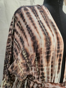 Kimono largo teñido a mano para mujer, ropa de playa estilo bohemio ligera con ajuste relajado, mangas anchas y cinturón en la cintura. - Product Image 2