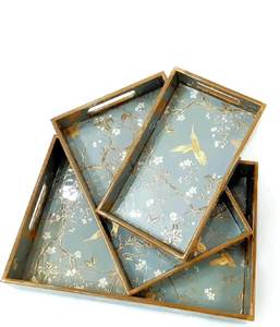 ถาดเสิร์ฟไม้มีสไตล์พร้อมผิวเคลือบเรียบเหมาะสำหรับใช้ในชีวิตประจำวันและในโอกาสพิเศษที่บ้าน - Product Image 1