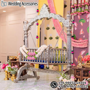 Cuna colgante de lujo con forma de luna, tallada a mano, elegante diseño de arco de metal para decoración de bodas, EE. UU. - Product Image 3