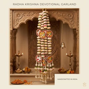 Guirlandes de médaillons Pichwai Radha Krishna artisanales, orchidées artificielles superposées en plastique, décoration murale de luxe pour mariages indiens - Product Image 3