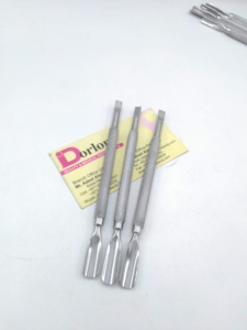 Poussoir à cuticules en acier inoxydable à double extrémité en forme de cuillère, personnalisable avec logo, outil de manucure pour retirer les cuticules, prix de gros - Product Image 1