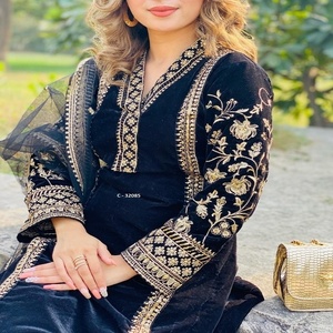 Excellent Type de haut de travail brodé en velours lourd Kurti Plazo de l'exportation indienne disponible au prix de gros - Product Image 5