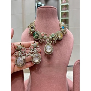 Ensemble collier et boucles d'oreilles en moissanite plaqué or de qualité supérieure exclusive pour femmes, cadeau de mariage, collection pour occasions spéciales - Product Image 1