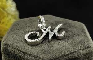 Colgante Personalizado con Inicial de Letra y Nombre en Moissanita VVS, Chapado en Oro sobre Plata 925, Joyería de Lujo Certificada, Regalos de Hip Hop - Product Image 3