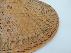 Cesta de pared grande tejida, estilo vintage asiático, de bambú, con forma de sombrero de arroz, decoración de pared boho, proveedor de decoración para galerías. - Product Image 5