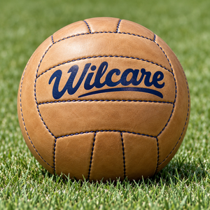 Ballon de sport Wilcare blanc et vert avec logo, durable, 420g, haute rétention d'air, idéal pour la vente en gros de matériel sportif. - Product Image 6