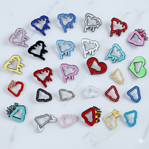 Fournisseur de Confiance : Épingles de chapeau en forme de croix catholique personnalisées en gros avec carte de support pour les détaillants - Product Image 3