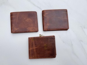 Portefeuille en cuir véritable fait main pour homme, style vintage, fermeture à rabat, porte-cartes et billets, élégant, usage quotidien, cadeau pour lui - Product Image 1