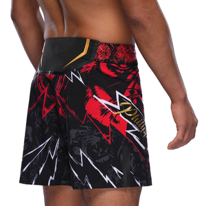 Shorts de bain pour hommes noirs et rouges à imprimé sublimé, séchage rapide, taille élastique, style sportif, coupe mi-haute - Product Image 3