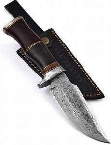 Couteau utilitaire d'extérieur personnalisé en acier Damas forgé à la main, à pointe tombante, avec manche en bois dur foncé et anneau en laiton - Product Image 6
