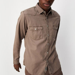 Chemise en jean marron pour homme, manches longues, couleur unie, col boutonné, style décontracté avec poches, coupe classique - Product Image 4