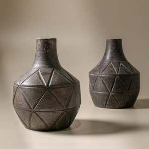 Maceta de Barro Vintage Hecha a Mano, Florero Decorativo de Cerámica con Patrón Geométrico Tallado, Recipiente Rústico de Barro para Decoración del Hogar - Product Image 3