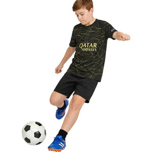 Tenue de football personnalisée respirante par sublimation pour enfants et jeunes – Ensemble maillot et short rayé pour équipe de football – Kit d'équipement d'équipe personnalisé - Product Image 1