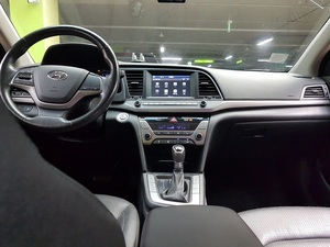 HYUNDAI AVANTE ELANTRA 2017, berline compacte, voiture de ville économique, faible coût d'entretien, conduite fluide, performances optimales - Product Image 5