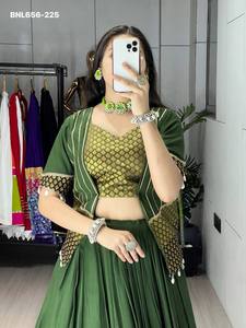 Fournisseur de tenues de festival de qualité supérieure en rayonne et coton avec travail de broderie Daaman en soie, ensemble Lehenga-Blouse & Koti, de Surat. - Product Image 4