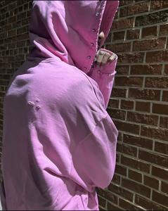 Sudadera con capucha rosa personalizada de invierno con gráfico, estilo oversize, efecto desgastado, con detalles de pedrería, estilo vintage, estampado streetwear 100% - Product Image 6